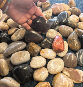 Galets <span class=keywords><strong>de</strong></span> pierre naturelle polie multicolores <span class=keywords><strong>pour</strong></span> la décoration paysagère moderne et écologique des villas - Product Image 1