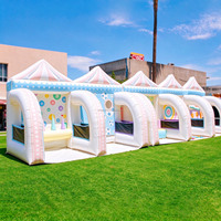 Jeux de Carnaval Gonflables Commerciaux Pastel 4-en-1 : Stand de Jeux Sportifs, Lancer de Cerceaux, Basket-ball, Tir au But pour Location de Structures de Jeux Souples
