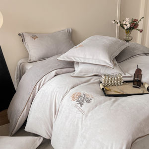 Großhandel 4-teilige bestickte doppelseitige Winter milch Fleece Bettwäsche Set Coral Flanell Quilts mit Bettwäsche Double Size Modern - Product Image 3