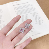 Orecchini a perno a goccia a forma di quadrifoglio con pavé di zaffiri e diamanti creati in laboratorio in oro bianco 18 carati per donna, gioielli raffinati, orecchini a perno in oro