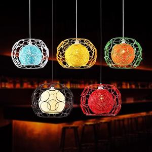 Lampes suspendues tendance en forme de boule de fer pour restaurants, comptoirs de bar, restaurants de hot pot - Éclairage commercial LED en blanc/jaune/rouge - Product Image 1