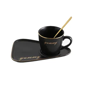 Матовая черная керамическая чашка для кофе и чая капучино с золотой ручкой