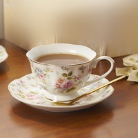 Lelyi Tasses et soucoupes en céramique florale peintes à la main peintes à l'or français Vintage petite tasse à café fraîche créative de grande valeur