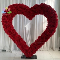 Arche de fleurs artificielle élégante en soie, motif cœur de rose rouge, pour toile de fond de demande en mariage, décoration de fête de mariage, fond de Saint-Valentin et de fiançailles