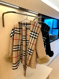 <span class=keywords><strong>Abrigo</strong></span> <span class=keywords><strong>de</strong></span> Lana <span class=keywords><strong>de</strong></span> Doble Cara con Capucha a <span class=keywords><strong>Cuadros</strong></span> para Mujer, Estilo Gabardina <span class=keywords><strong>de</strong></span> Longitud Media, <span class=keywords><strong>Abrigo</strong></span> <span class=keywords><strong>de</strong></span> Invierno para Mujer 2025 - Product Image 3