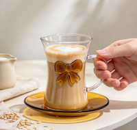 Tasse en verre borosilicate de haute qualité 175 ml avec anse en forme d'arc 3D ambre et soucoupe assortie, résistante à la chaleur pour café, latte, thé de l'après-midi