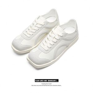 Baskets de sport décontractées polyvalentes à lacets, légères, antidérapantes, à bout carré, avec empeigne en peluche respirante et semelle plate - Product Image 6