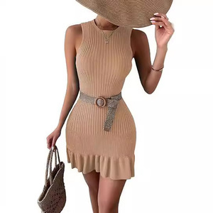 Robe d'été sans manches mi-longue à rayures/à carreaux de style européen et américain pour femme, coupe ajustée avec volants et taille élastique - Product Image 1