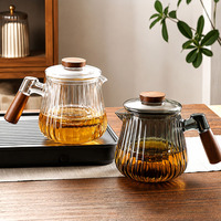 Bouilloire à thé en verre borosilicate à rayures verticales décoratives, de qualité supérieure, avec couvercle en bois, pour une utilisation moderne à la maison ou lors de réceptions.