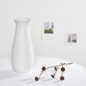 Jarrón de Cerámica Nórdico para Flores Secas, Arreglos Florales, Pequeñas Decoraciones Blancas, Adornos Sencillos para Sala de Estar, Dormitorio, Mesa de Comedor - Product Image 2