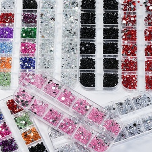 Mélange de strass 3D en plastique rouge, vert et or pour manucure, flocons de neige, perles et paillettes pour Noël - Product Image 1