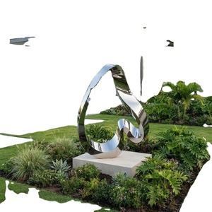 Sculpture abstraite en acier inoxydable poli miroir sur mesure, en forme de ruban, pour jardin, cour, place publique, installation d'art moderne en extérieur - Product Image 1
