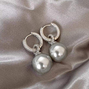 Pendientes de Perlas Akoya de Plata 925 Chapados en Oro Blanco Tiamo, Perlas Cultivadas Redondas AAA con Engaste de Bisel, Clásicos para Mujer, para Boda - Product Image 3