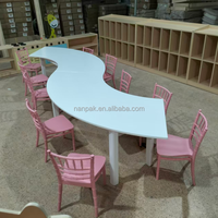 Ensemble de table pour enfants en forme de S, blanc et rose, portable, mobilier moderne pour enfants avec bords arrondis anti-rayures, idéal pour la location événementielle