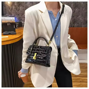 Sacs à main en cuir pour femmes de luxe, petits sacs à bandoulière, type de fermeture ouverte, avec doublure en polyester, sacs à main pour femmes - Product Image 4
