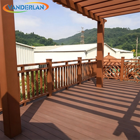 Balustrade WPC simple et moderne avec surface à grain de bois lisse pour la décoration de patio et de jardin résidentiels