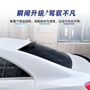 สปอยเลอร์หลังทรงใบมีดสำหรับรถยนต์ Mercedes-Benz Cls-Class C218 ปี 2011-2017 สีดำพ่นเงา ลายคาร์บอนไฟเบอร์ วัสดุ ABS - Product Image 3