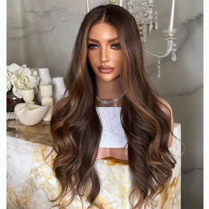 Perruque en cheveux humains vierges bruts russes européens de qualité supérieure 12A, avec dentelle HD, cuticules alignées, mèches brunes, ondulations naturelles - Product Image 2