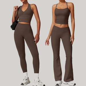 Conjunto de 4 piezas de mallas de yoga para mujer, sujetador de fitness, pantalones acampanados de yoga, chaleco de entrenamiento con almohadilla en el pecho para mujer - Product Image 1
