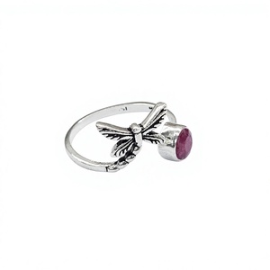 Anillo de Plata de Ley 925 Hecho a Mano con Rubí Redondo y Patrón de Libélula, Joyería Ajustable de Diseño, Venta al Por Mayor - Product Image 2