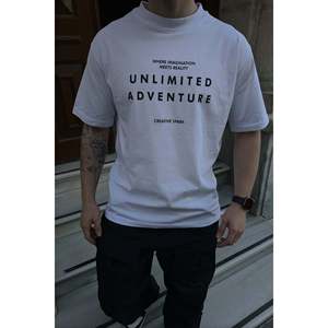 T-shirt blanc uni pour homme avec inscription « Unlimited Adventure », tissu 240 g/m², compressé et imprimé graphique - Product Image 3