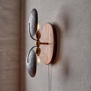 Applique murale avec interrupteur à cordon, ampoule à incandescence E26, base en bois, style vintage, éclairage de chambre - Product Image 1