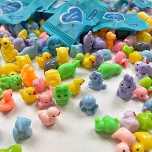 Nouvelles figurines miniatures en résine animales phosphorescentes 2026 – Sac mystère DIY pour <span class=keywords><strong>jardin</strong></span> féerique, micro-paysage, aquarium et cadeau de fête - Product Image 2