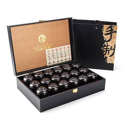 Boîte en fer blanc noire, 18 pièces