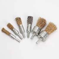 Brosse métallique montée pour le débavurage des trous internes de petit diamètre, pour les cavités profondes