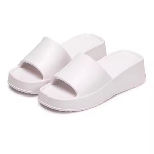 Sandalias planas de EVA informales con punta abierta y logotipo personalizado para mujer con estilo de <span class=keywords><strong>plataforma</strong></span> de plantilla de PVC de goma suave - Product Image 1