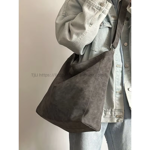 Sac fourre-tout grande capacité en polyester pour femme, nouvelle collection, idéal pour les étudiantes et les trajets quotidiens, sac à bandoulière simple ou croisé - Product Image 3