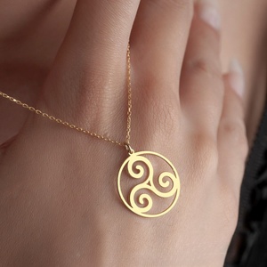 Collier en acier inoxydable Teen Wolf Triskele, symbole de spirale triple, collier Teen Wolf Triskele - Product Image 3