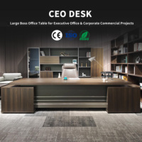 Bureau de direction de luxe, grande table de patron, poste de travail de PDG ou de directeur, mobilier de bureau