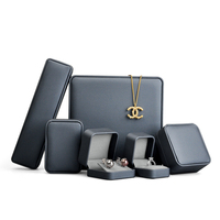 FANXI Vente en gros OEM Boîte à bagues carrée en plastique PU couleur personnalisée Modèle d'emballage pour ensemble de bijoux