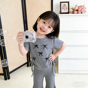 Conjunto de Verano 2026 para Niñas, Moderno, con Lazo - Pantalones Cortos Acampanados - Conjunto de Dos Piezas, Top de Manga Corta Dulce y Lindo - Product Image 1