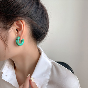 Boucles d'oreilles en résine en forme de C couleur bonbon transparente coréenne S925 aiguille en argent délicate autres boucles d'oreilles de mode pour les filles - Product Image 4