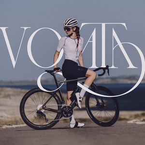 Bicicleta de Carretera Volata de Fibra de Carbono, 24 Velocidades, 105 R7170, Frenos de Disco Hidráulicos, Certificación UCI, Cambio Electrónico - Product Image 4