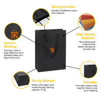 Sac cadeau maquillage en papier gaufré noir avec logo orange en relief : texture lin et poignée en corde torsadée pour la vente au détail de cosmétiques