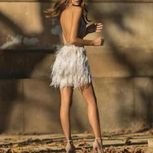 Abito da Sera in Raso con Scollo a V <span class=keywords><strong>e</strong></span> Finiture in Piume per Notti Glamour - Product Image 5