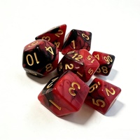 Jeu de dés polyédriques carrés en résine à motif marbré rouge et noir, chiffres gravés à l'or, durables pour accessoires de jeux de table