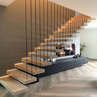 Escalier flottant moderne Anewson, marches en bois massif sur mesure avec garde-corps en verre pour intérieur résidentiel