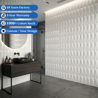 Carrelage mural en céramique blanche géométrique 3D moderne, mosaïque asymétrique en forme de prisme de diamant pour mur d'accentuation de salle de bain (vente en gros)