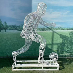 Escultura de Patinador en Malla Metálica con Diseño de Letras Personalizadas, Silueta Artística para Paisajes Urbanos y Plazas - Product Image 3