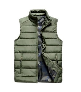 Gilet matelassé tactique léger et coupe-vent vert pour homme avec col montant, poches zippées et fermeture - Product Image 1