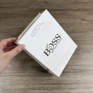 Sacs en papier blanc personnalisés avec poignées en ruban de satin - Emballage de luxe de marque pour la vente au détail et les cadeaux - Product Image 2