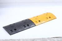 Penghalang Kecepatan Karet Gelombang Tugas Berat DINGWANG Zhejiang - Kuning & Hitam Model DW-L07