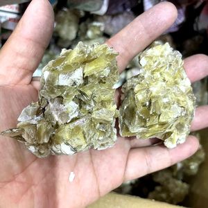 Pierres de quartz de guérison en lépidolite jaune naturelle, cristaux minéraux rugueux, tranche de mica doré, vente en gros - Product Image 3
