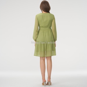 ผู้ผลิตเสื้อผ้า ชุดเดรสฤดูร้อนแบบมีระบาย คอวี ผ้าทอพิมพ์ลายดิจิทัล ซักได้ ความยาวปานกลาง สำหรับผู้หญิง - Product Image 5