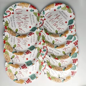 Set di Stoviglie Usa e Getta con Design Natalizio, Piatti di Carta per Feste Familiari, Decorazioni per la Tavola Natalizia - Product Image 4