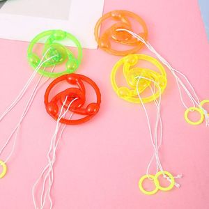 Trompo de plástico con cordón luminoso, juguete con luz para niños de 4 a 7 años, regalo unisex - Product Image 1